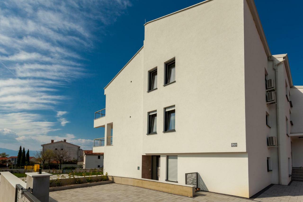 Apartments Kudec By El-Pi Tours Malinska Buitenkant foto